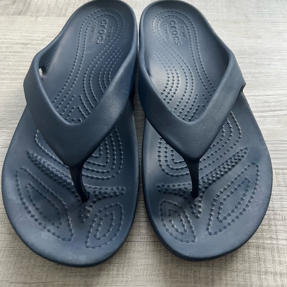 Crocs Women's Kadee II Flip Flop Sandals Navy Blue Pool Shoes Summer Sandals - Picture 5 of 12